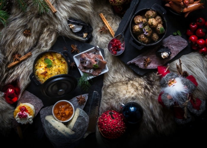 Klassiskt julbord i stämningsfull miljö